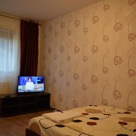 Iulia Studio 9 Bukarest Exteriör bild