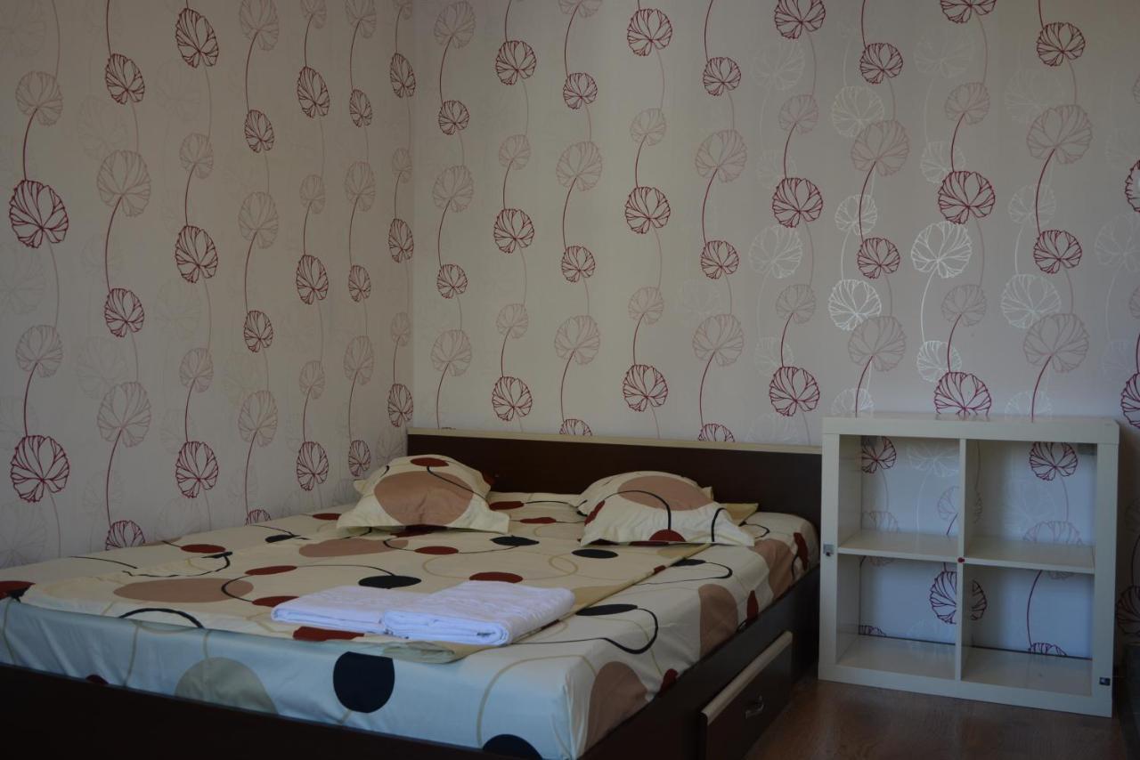 Iulia Studio 9 Bukarest Exteriör bild