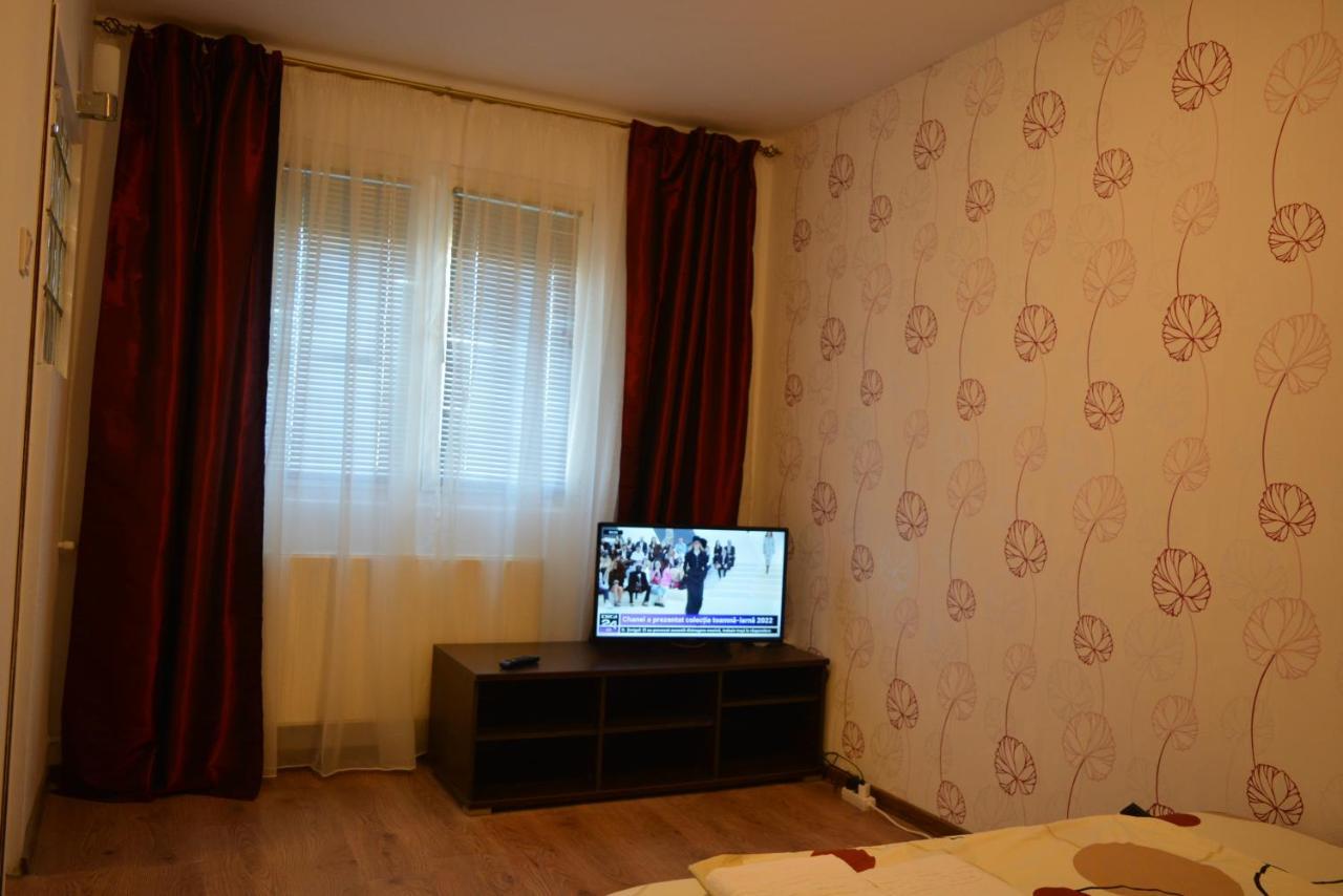 Iulia Studio 9 Bukarest Exteriör bild